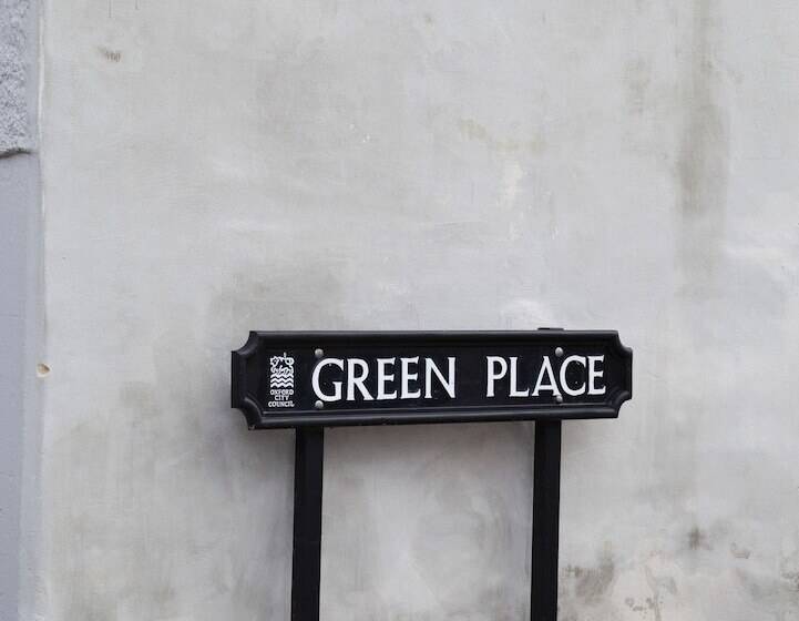 The Old Post Office   Bright & Modern 4bdr Townhouse With Private Garden