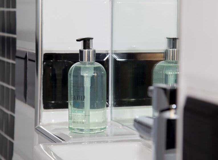 The Old Post Office   Bright & Modern 4bdr Townhouse With Private Garden