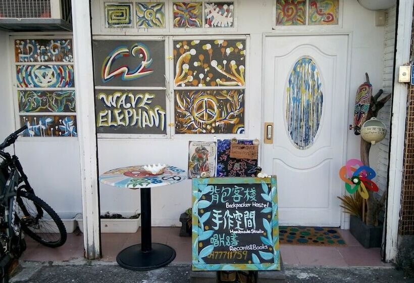 Wave Elephant Backpacker Hostel