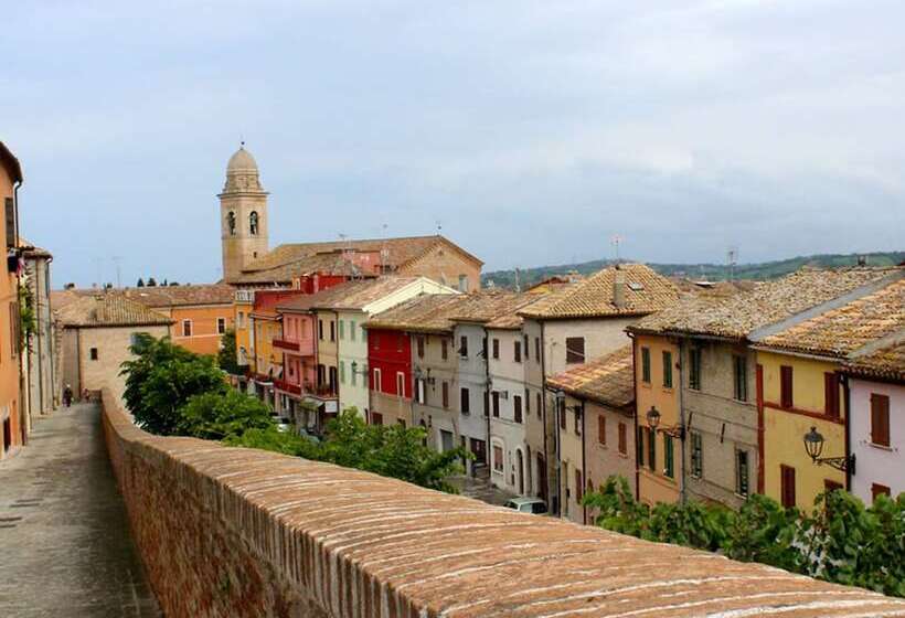 Apartment In Restored Farmhouse, Beautiful Views Over The Hills And Pool