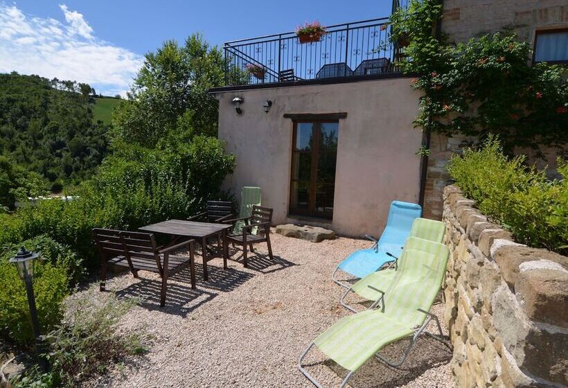 Apartment In Restored Farmhouse, Beautiful Views Over The Hills And Pool