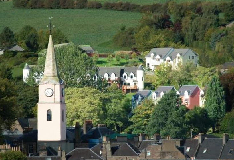 Attractive Cottage In Garden Grounds