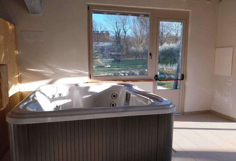 Detached House For 4 People With Stunning Views Of Estate