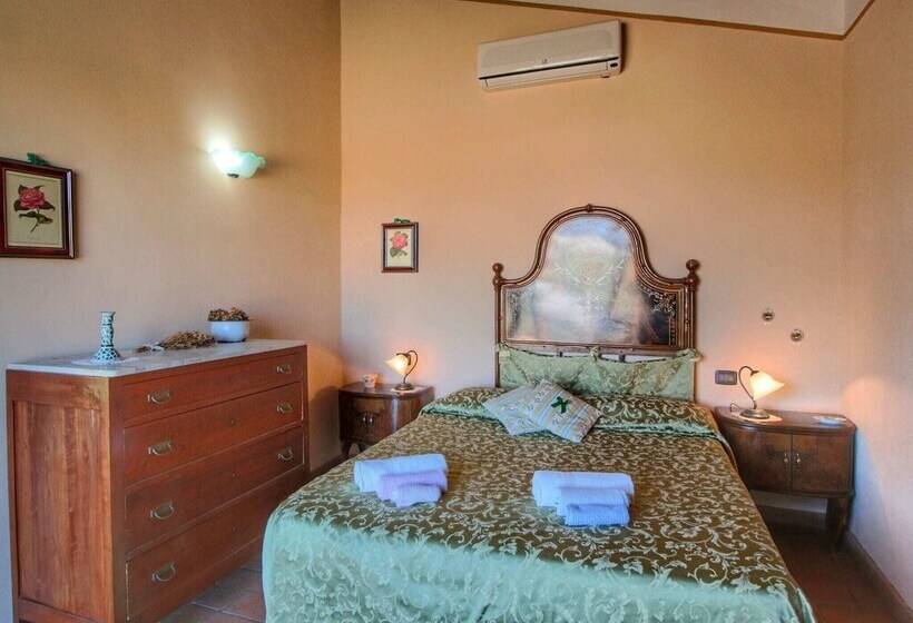 Detached House For 4 People With Stunning Views Of Estate