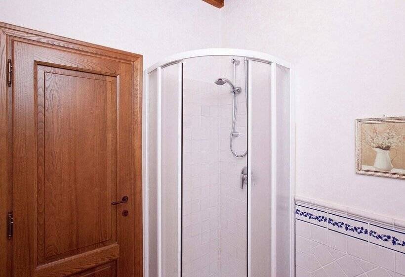 Detached Villa For 6 Pers. With Outdoor Swimming Pool