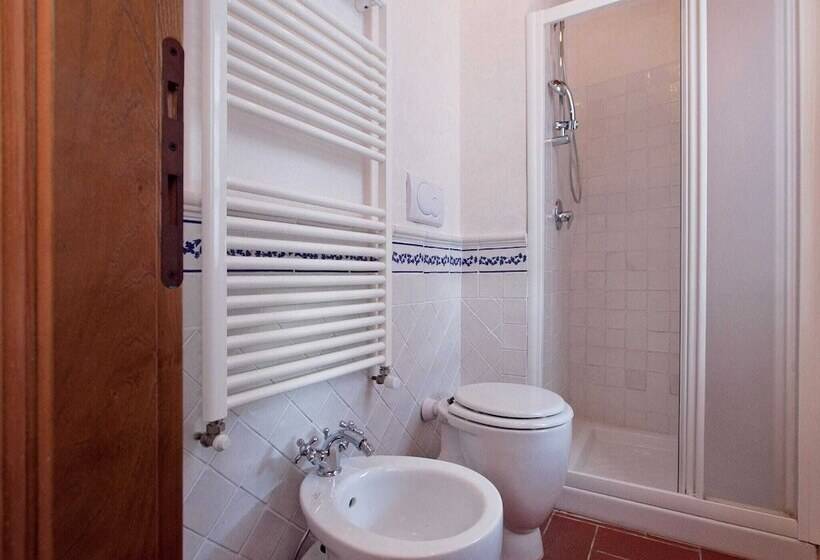 Detached Villa For 6 Pers. With Outdoor Swimming Pool