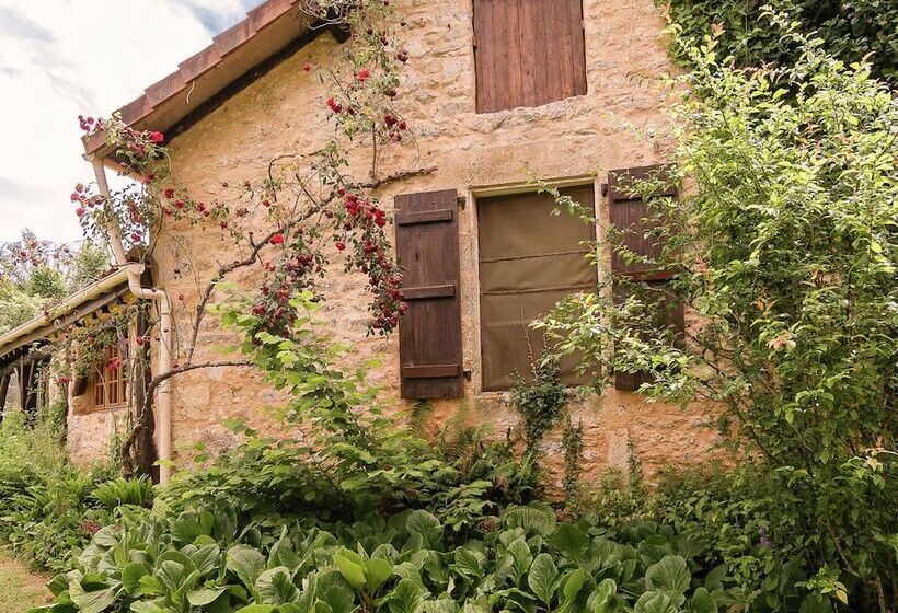 Heritage Gite In Aquitaine With Shared Pool