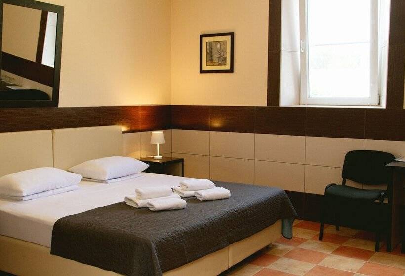 בית מלון כפרי Korona