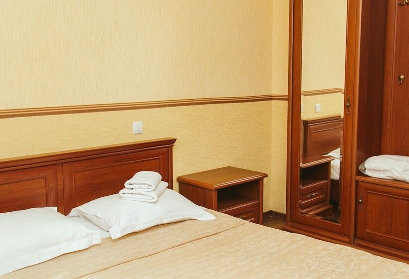 בית מלון כפרי Korona