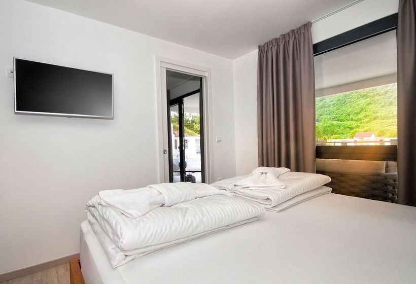 בית מלון כפרי Mobile Homes Camping Plitvice