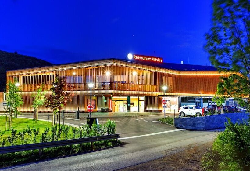 בית מלון כפרי Mobile Homes Camping Plitvice