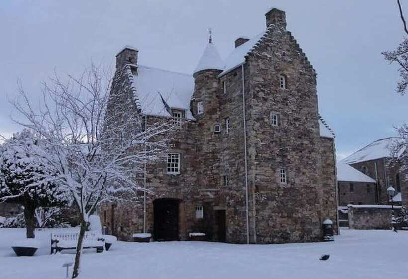 Lovely Cottage In Garden Grounds Near Centre