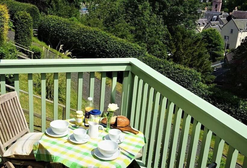 Lovely Cottage In Garden Grounds Near Centre