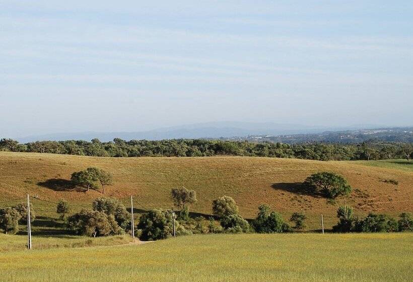 Quiet Cottage In Estate Casas Da Cerca Near Troviscais