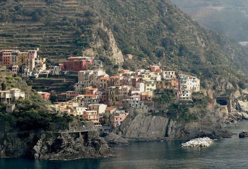 Stunning Cottage In Sesta Godano With Balcony