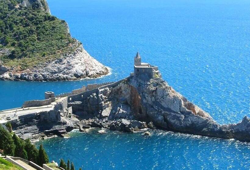 Stunning Cottage In Sesta Godano With Balcony