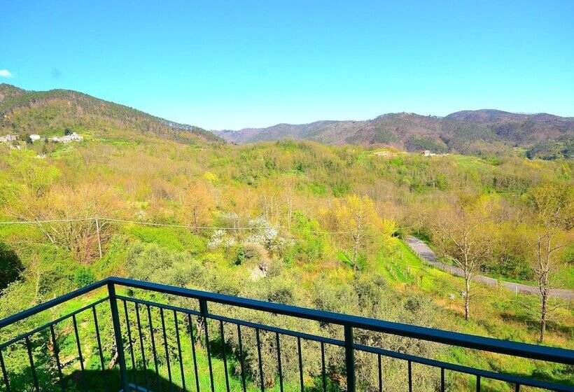 Stunning Cottage In Sesta Godano With Balcony