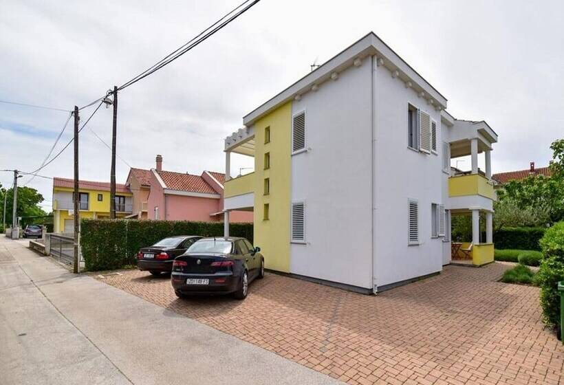 Homely Apartment In Sukošan Near Sea