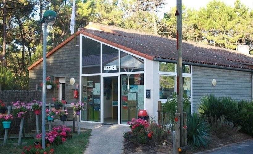 בית מלון כפרי Camping Le Chenal