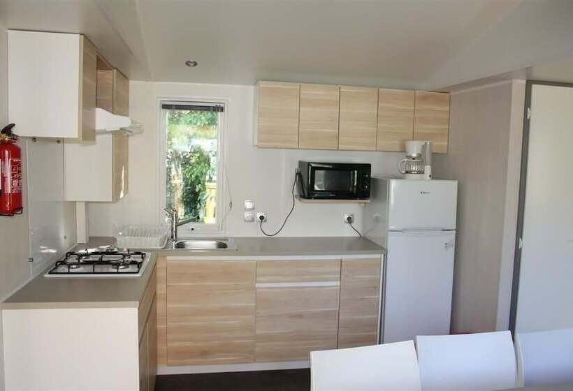 فندق Camping Le Chenal