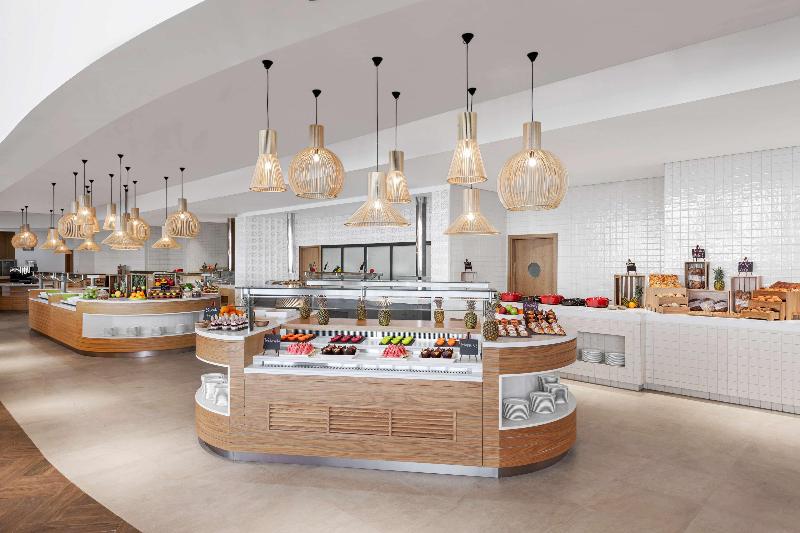 هتل Hampton By Hilton Marjan Island