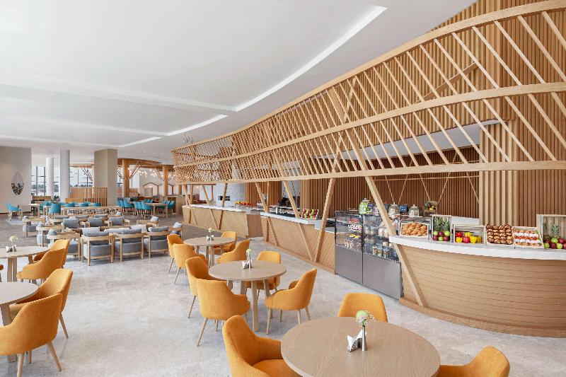 هتل Hampton By Hilton Marjan Island