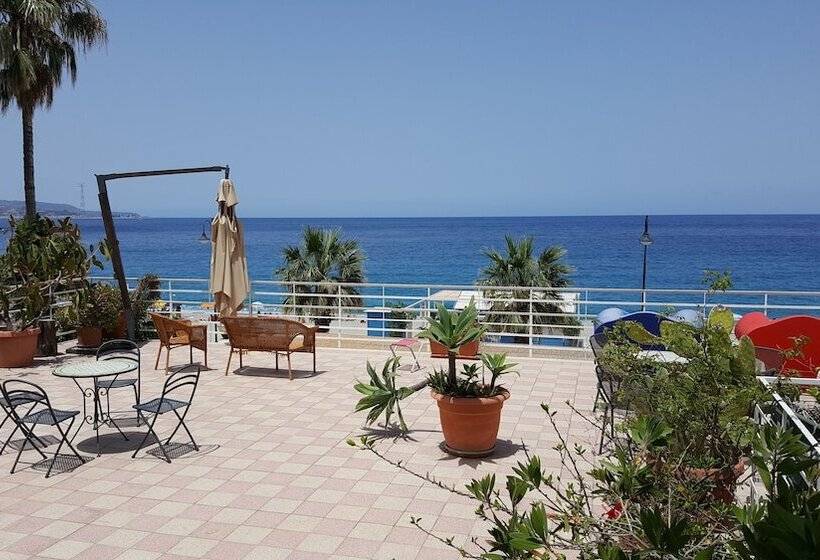 בית מלון כפרי Le Sirene Scilla