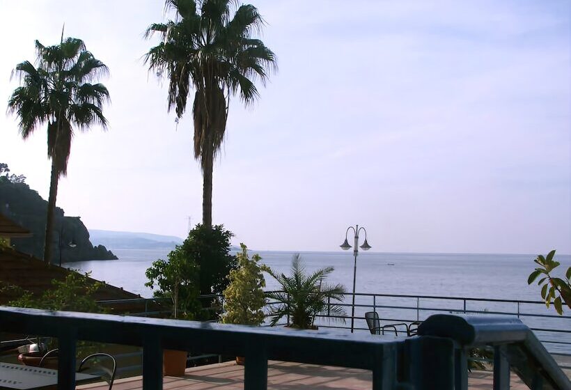 בית מלון כפרי Le Sirene Scilla