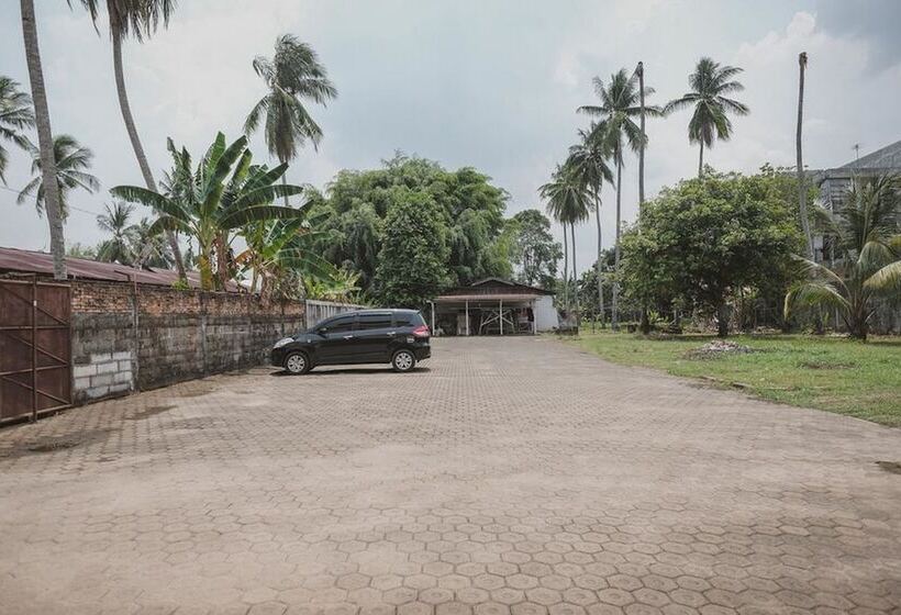 هتل Reddoorz Plus Near Tugu Tari Thehok Jambi