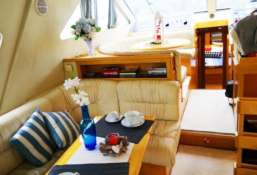 בית מלון כפרי Yacht Suite Capri