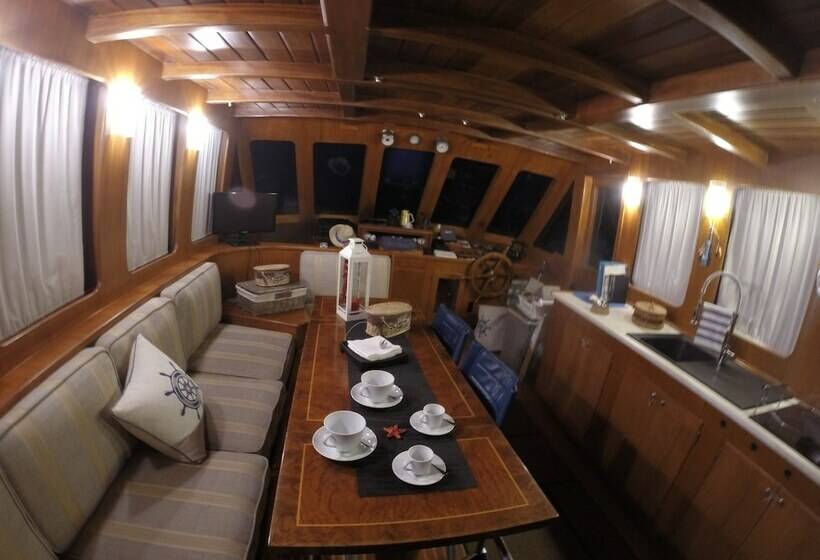 ホテル Yacht Suite Cecina