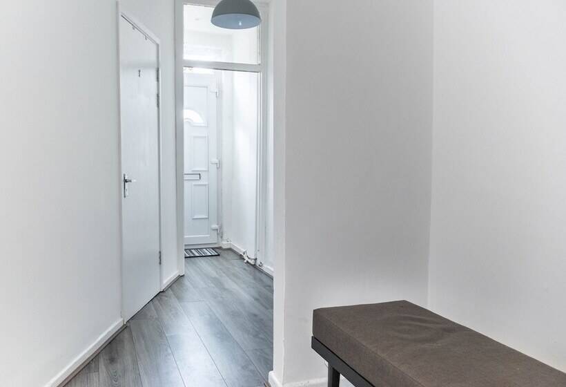 פנסיון Apollocruz Scorton House