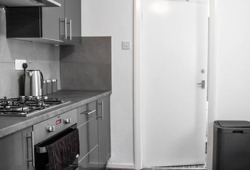 פנסיון Apollocruz Scorton House