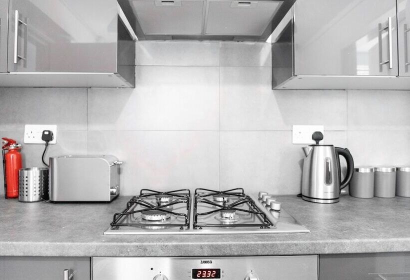 פנסיון Apollocruz Scorton House