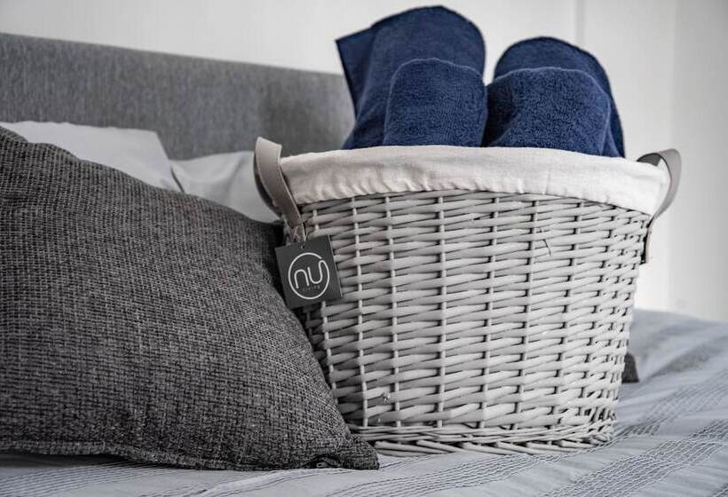 פנסיון Apollocruz Scorton House