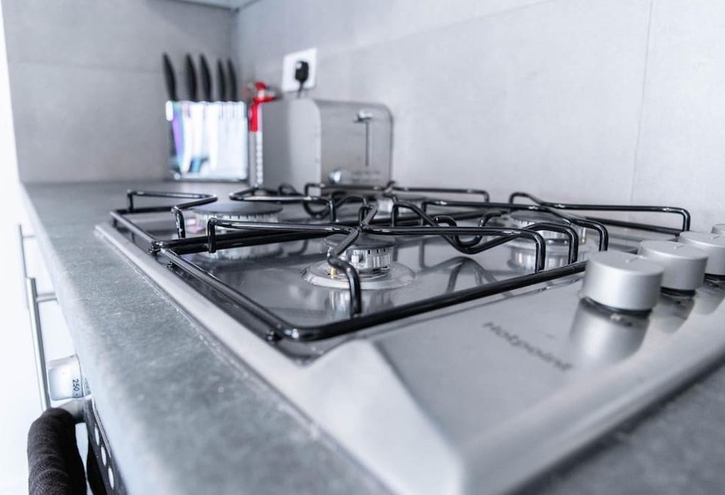 פנסיון Apollocruz Scorton House