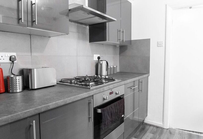 פנסיון Apollocruz Scorton House