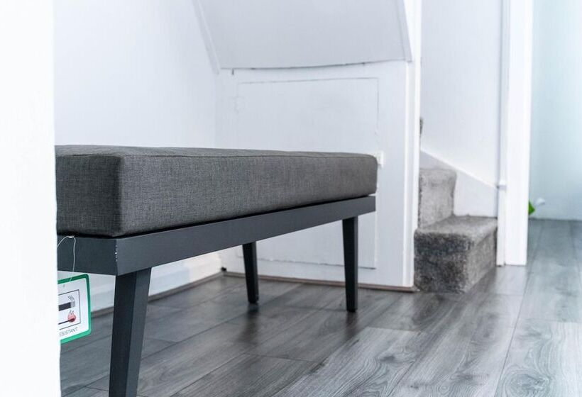 פנסיון Apollocruz Scorton House