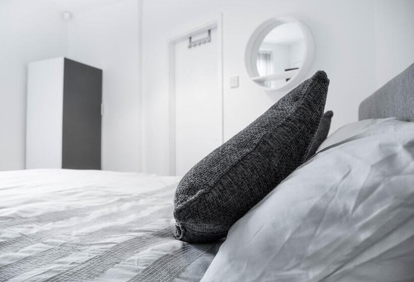 פנסיון Apollocruz Scorton House