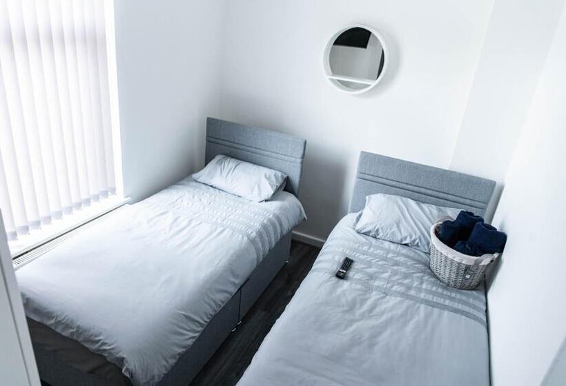 פנסיון Apollocruz Scorton House