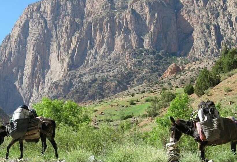 پانسیون Gîte Taghia Climbing   Hostel