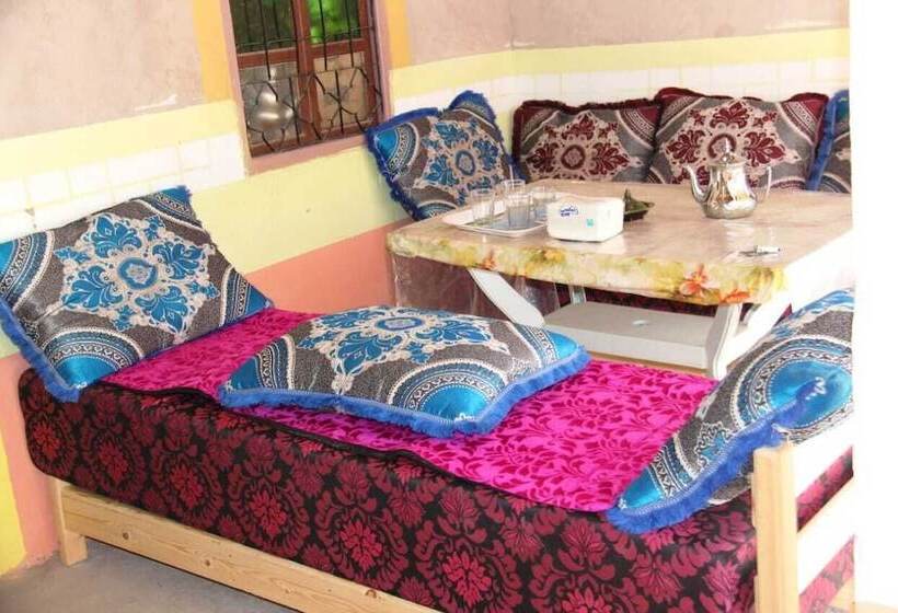 پانسیون Gîte Taghia Climbing   Hostel