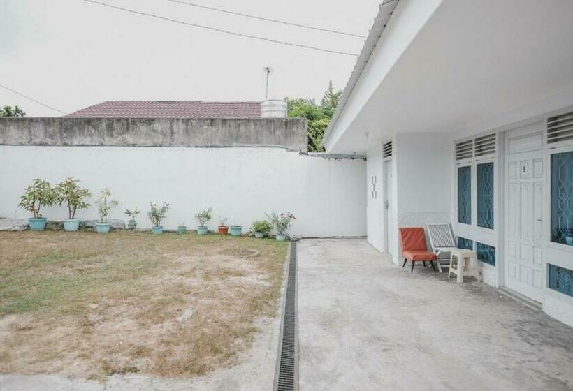 펜션 Reddoorz @ Beringin Jambi