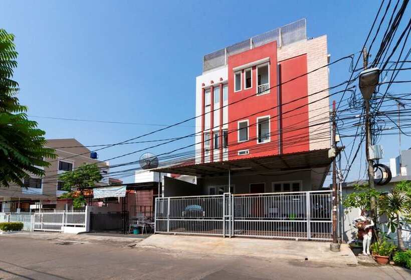 Pensiune Reddoorz @ Kelapa Gading Permai