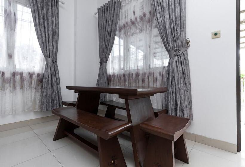 Pensiune Reddoorz @ Kelapa Gading Permai