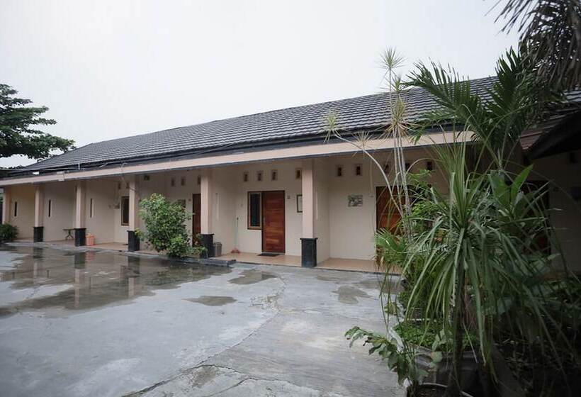 بنسيون Reddoorz Near Bundaran Garuda 2