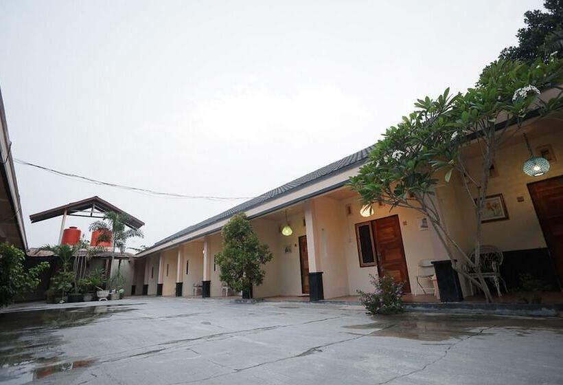 بنسيون Reddoorz Near Bundaran Garuda 2