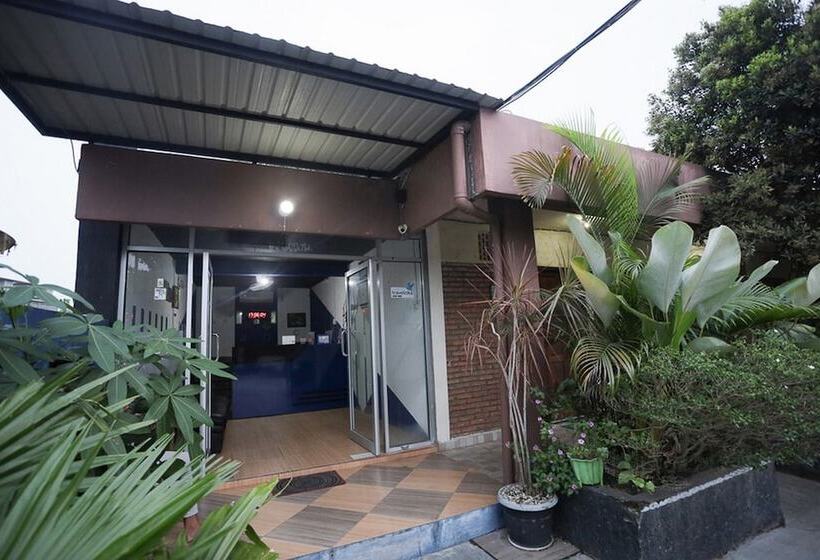 بنسيون Reddoorz Near Bundaran Garuda 2