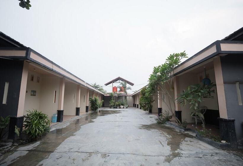 بنسيون Reddoorz Near Bundaran Garuda 2