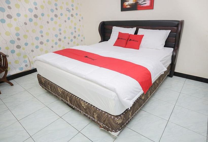 پانسیون Reddoorz Near Bundaran Garuda 2